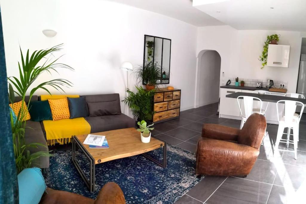 Beautifully Bright Apartment In Old Town Saint-Tropez Exteriör bild