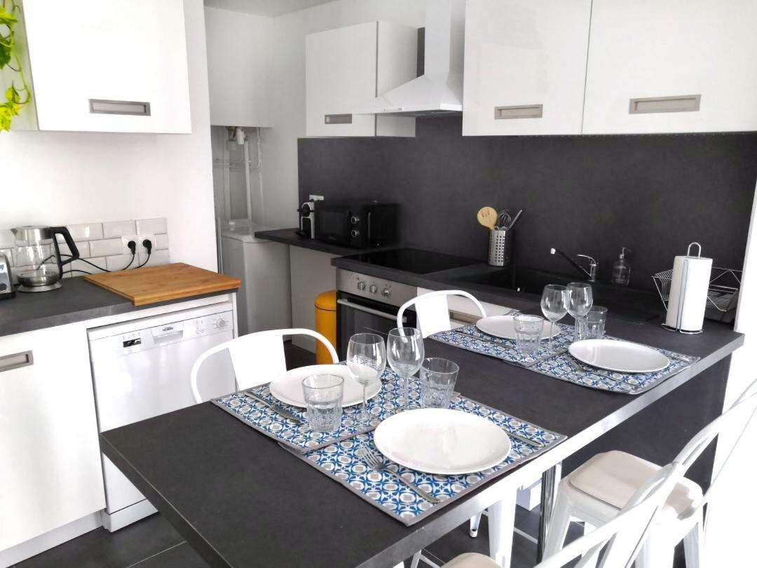 Beautifully Bright Apartment In Old Town Saint-Tropez Exteriör bild
