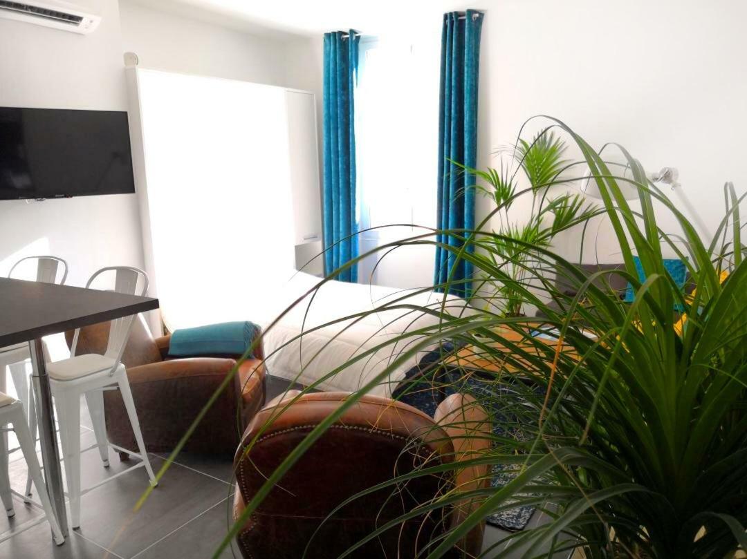 Beautifully Bright Apartment In Old Town Saint-Tropez Exteriör bild