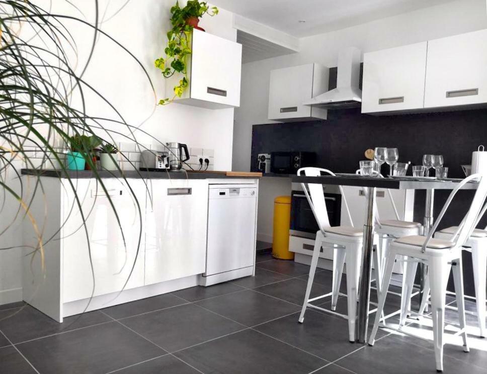 Beautifully Bright Apartment In Old Town Saint-Tropez Exteriör bild